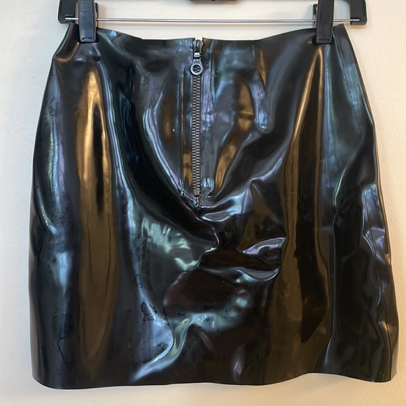 Latex mini skirt by Tableaux Vivants size small. - Picture 2 of 6